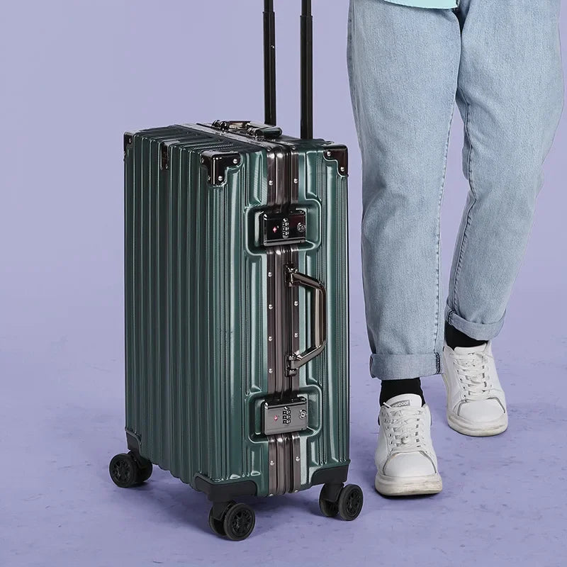 Sturdy Aluminum Frame Hardshell Suitcase