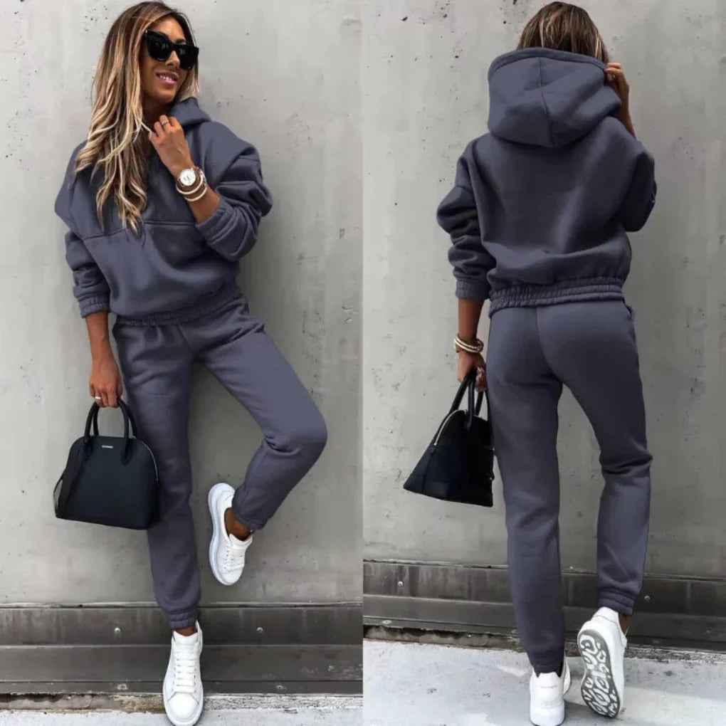 Women’s Sporty Winter Tracksuit