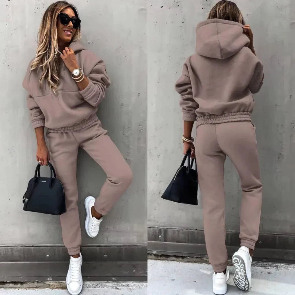 Women’s Sporty Winter Tracksuit